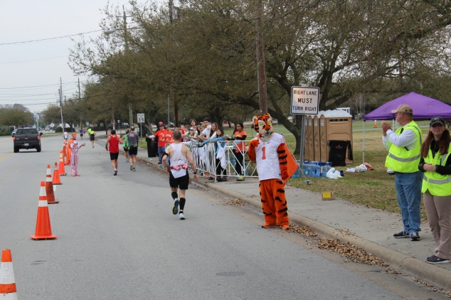 The Tiger supporting runners